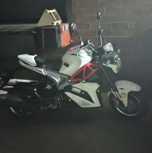 Meet your Posher, Lee